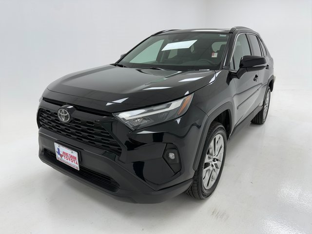 Used 2022 Toyota RAV4 XLE Premium image 4
