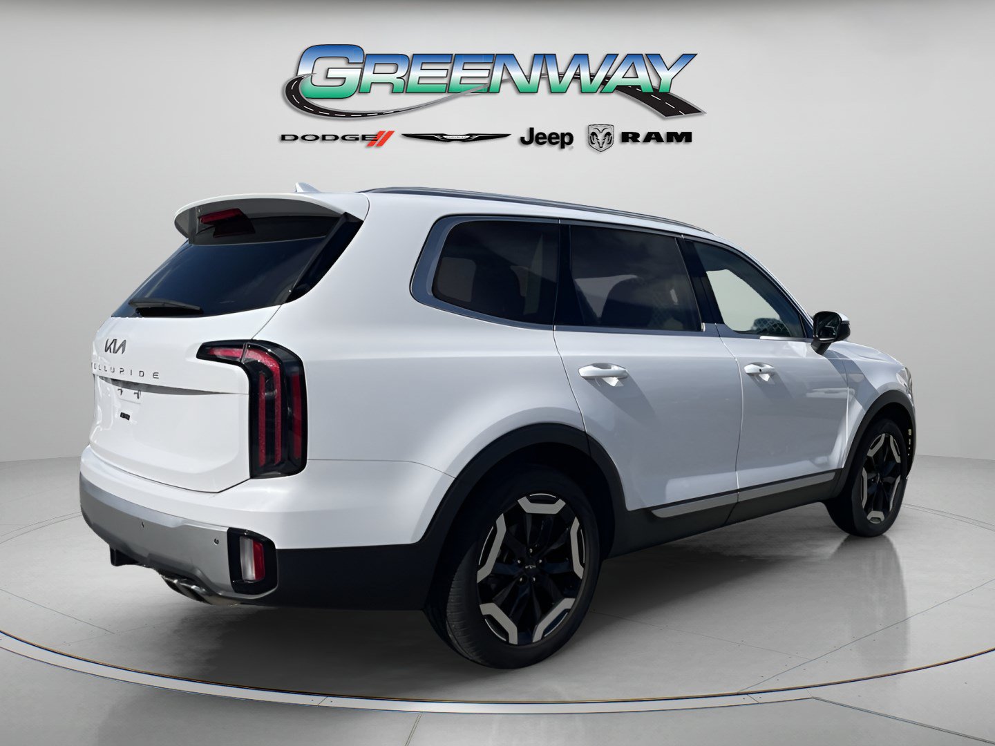 Used 2024 Kia Telluride EX w/ EX Captain's Chair Package FWD image 4