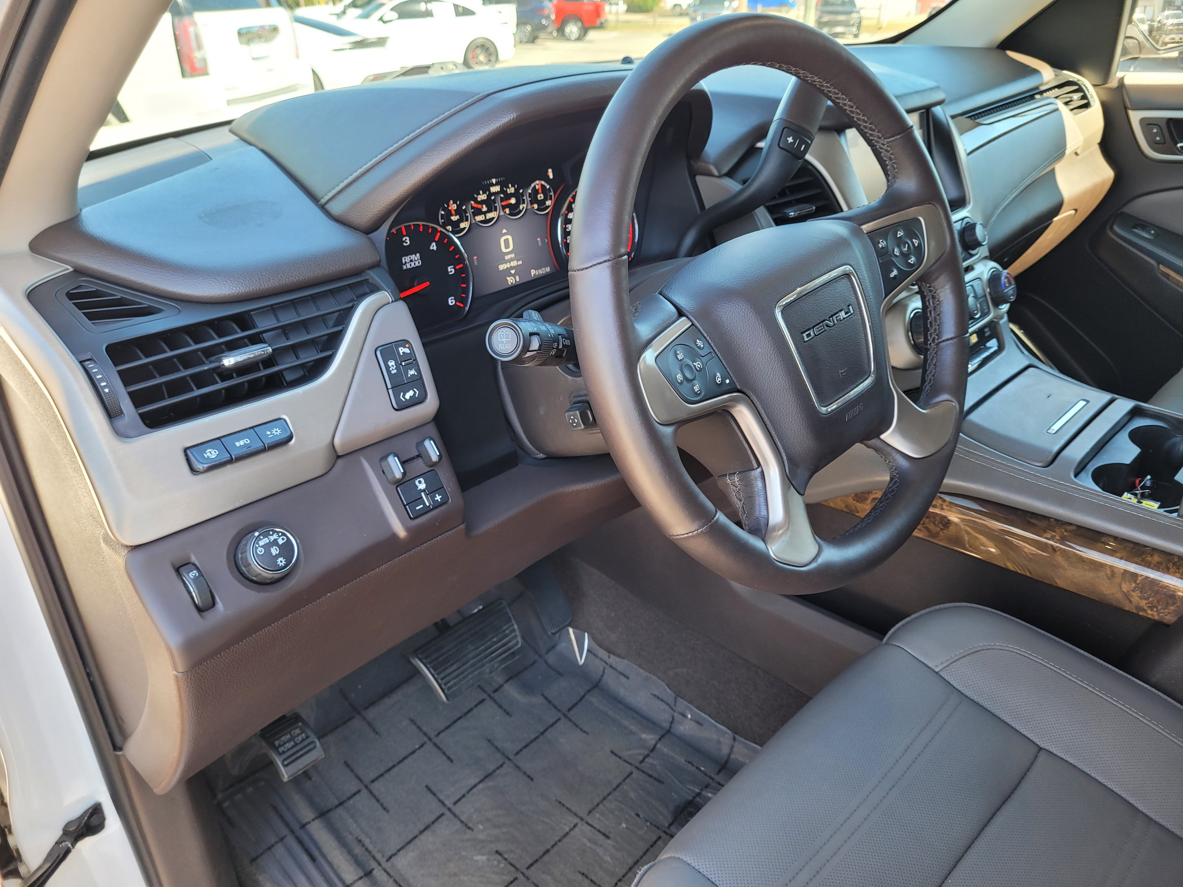 Used 2016 GMC Yukon Denali w/ Open Road Package RWD image 21