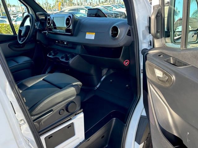 Used 2025 Mercedes-Benz Sprinter 3500 image 32