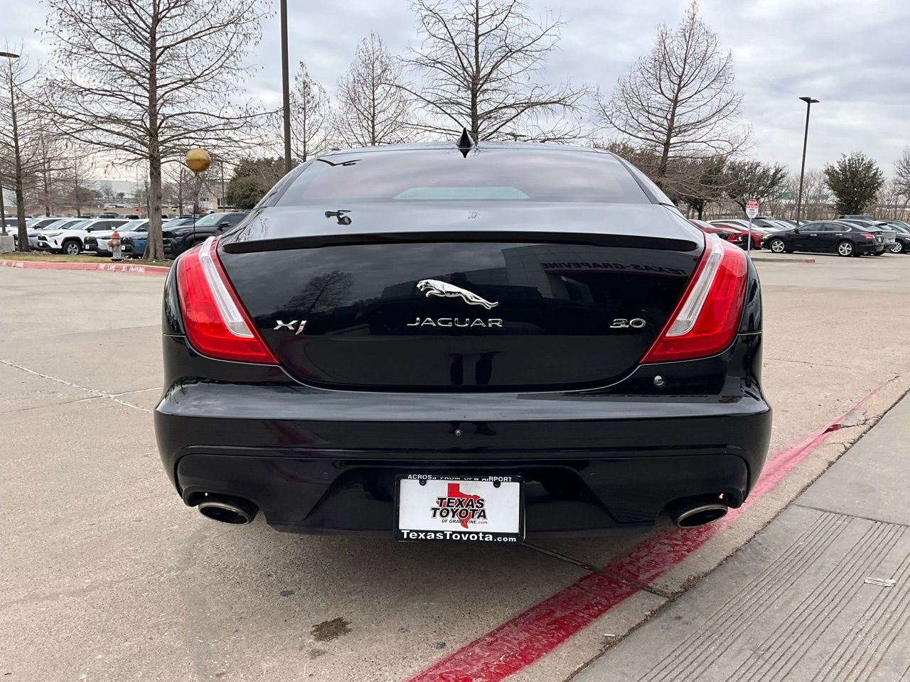 Used 2016 Jaguar XJ R-Sport image 7