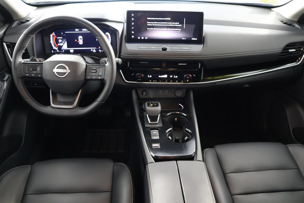 Used 2025 Nissan Rogue SL FWD image 2