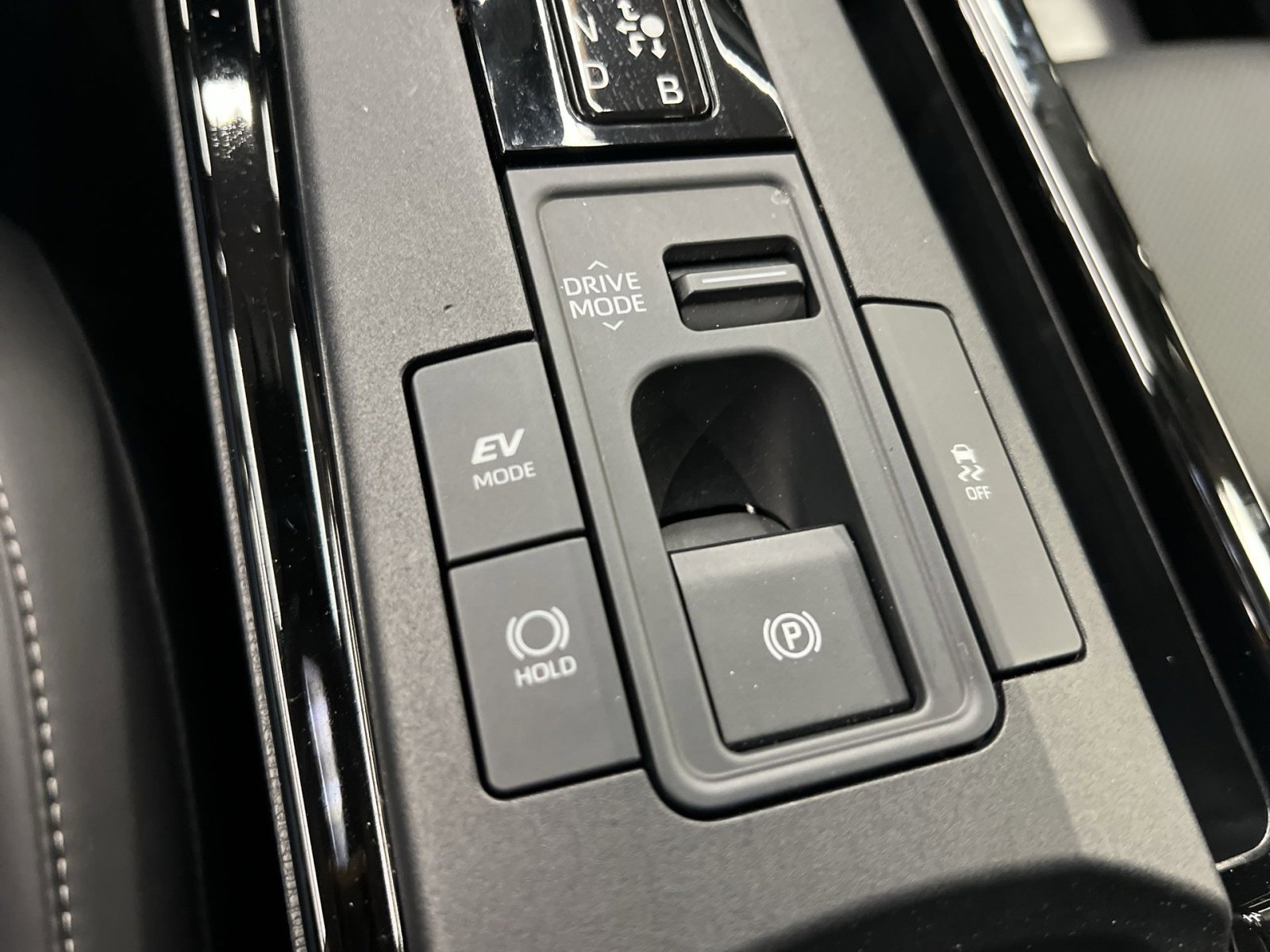 Used 2024 Toyota Prius XLE AWD/4WD image 28