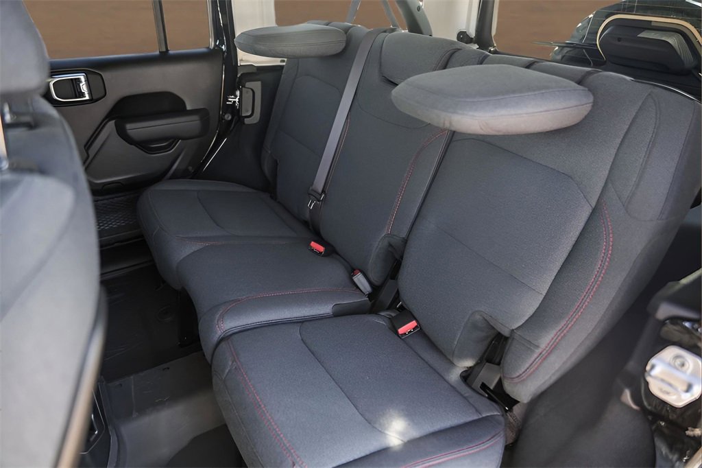 Used 2025 Jeep Wrangler Unlimited Rubicon w/ XTREMEE 35" Tire Package image 21