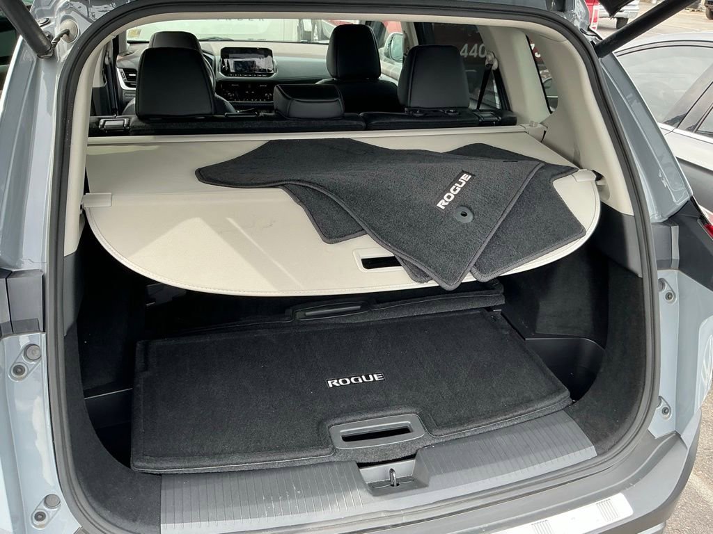 Used 2023 Nissan Rogue SL w/ SL Premium Package FWD image 10