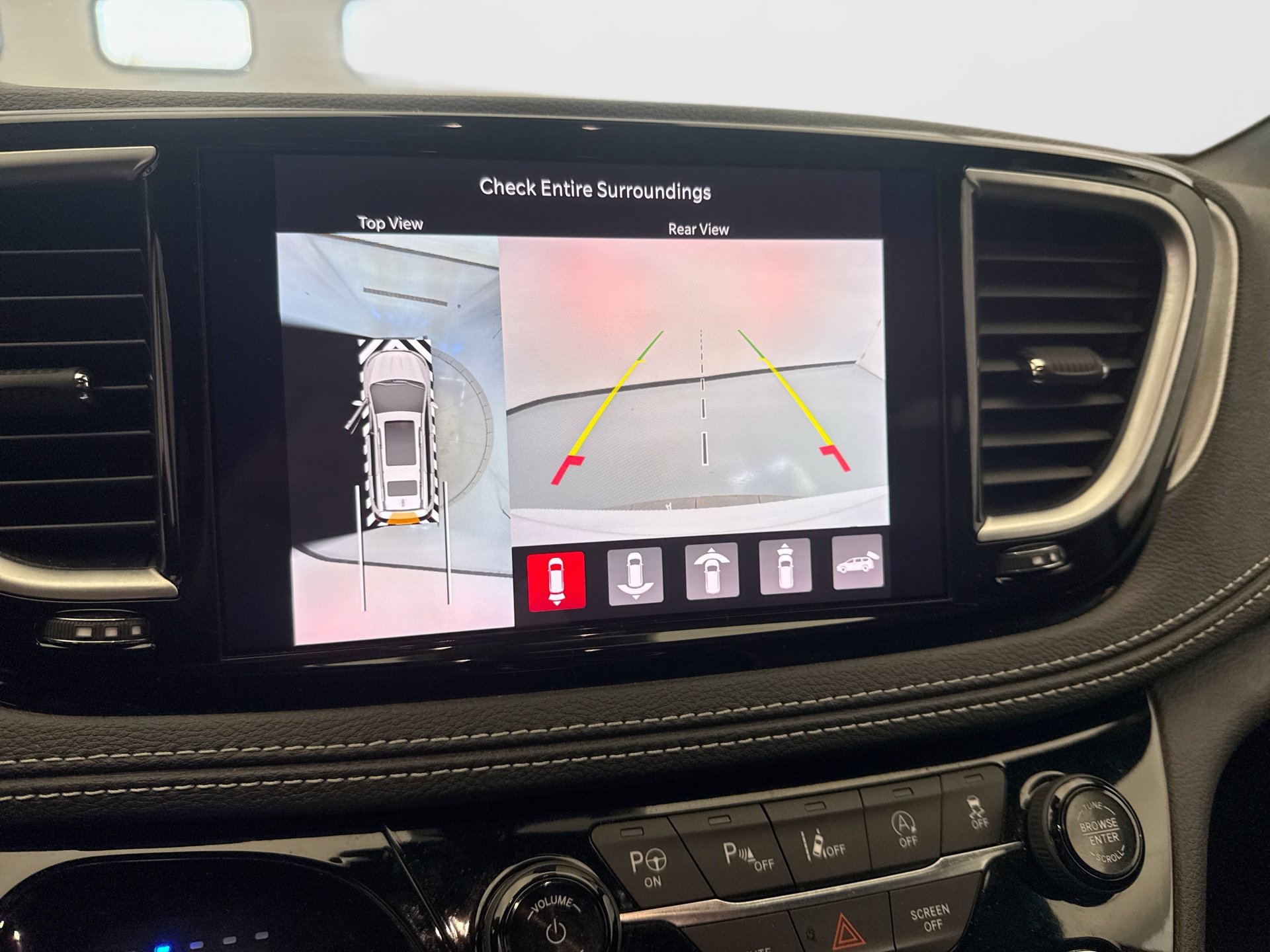 Used 2022 Chrysler Pacifica Limited w/ Uconnect Theater Family Group AWD/4WD image 16