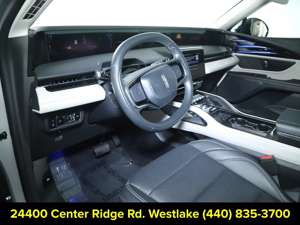 Used 2025 Lincoln Nautilus Premier AWD/4WD image 17