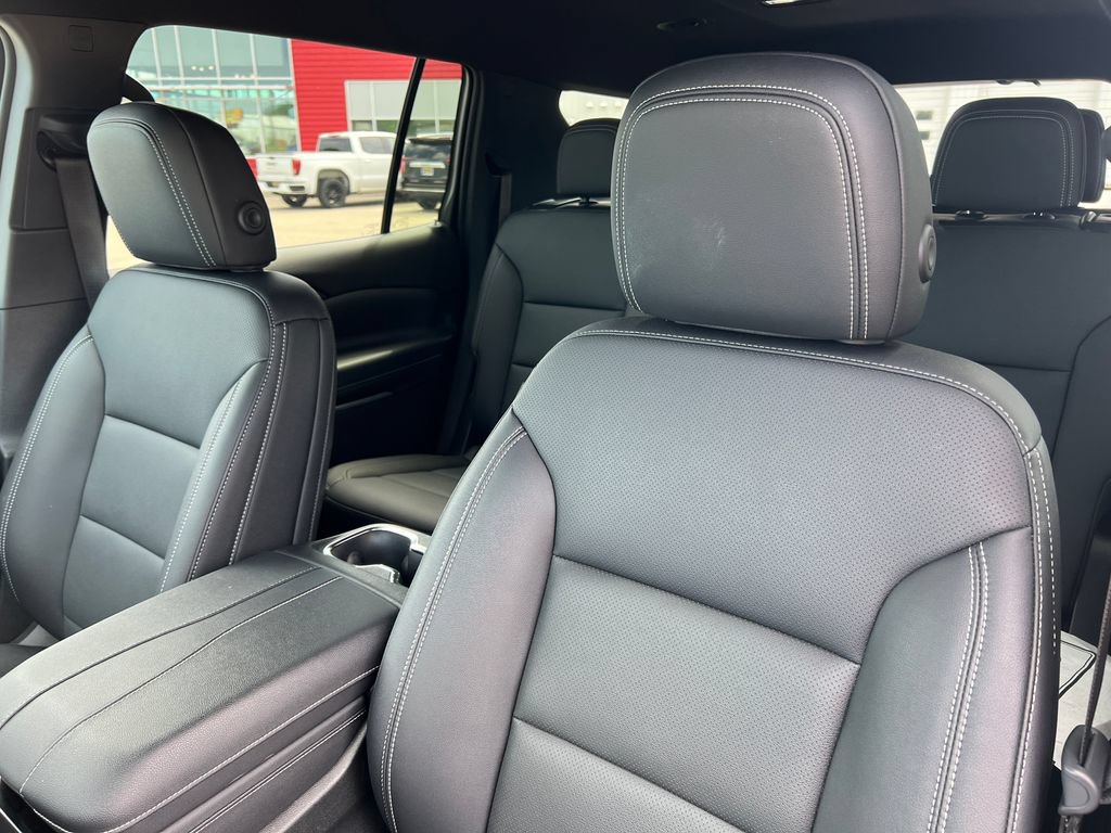 Used 2026 Chevrolet Traverse LT AWD/4WD image 14