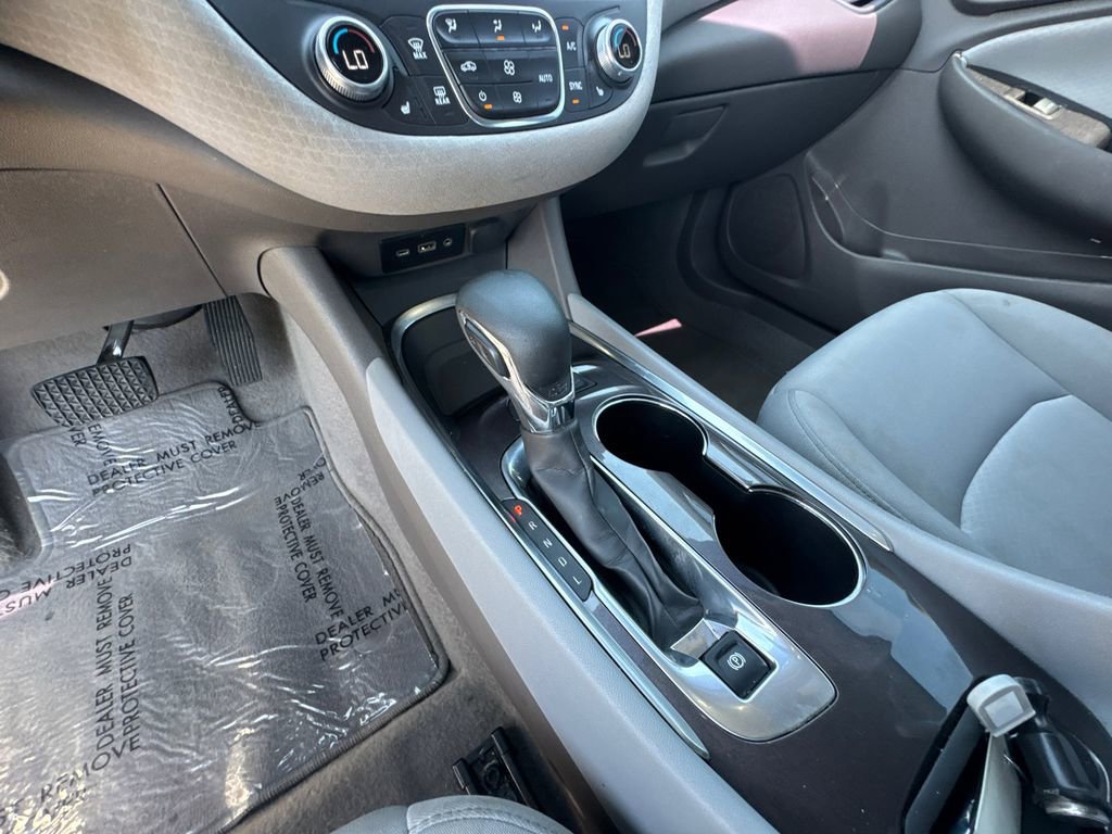 Used 2022 Chevrolet Malibu LT FWD image 30