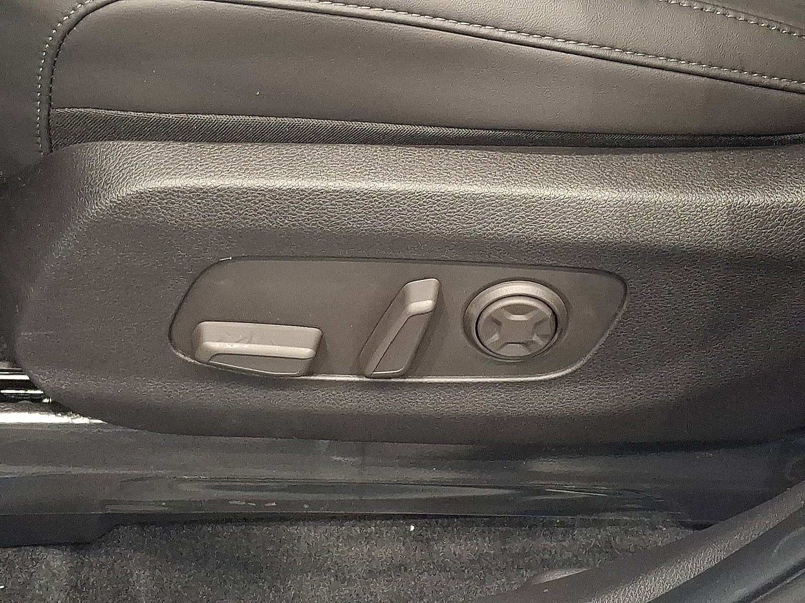 New 2026 Kia Carnival EX FWD image 18