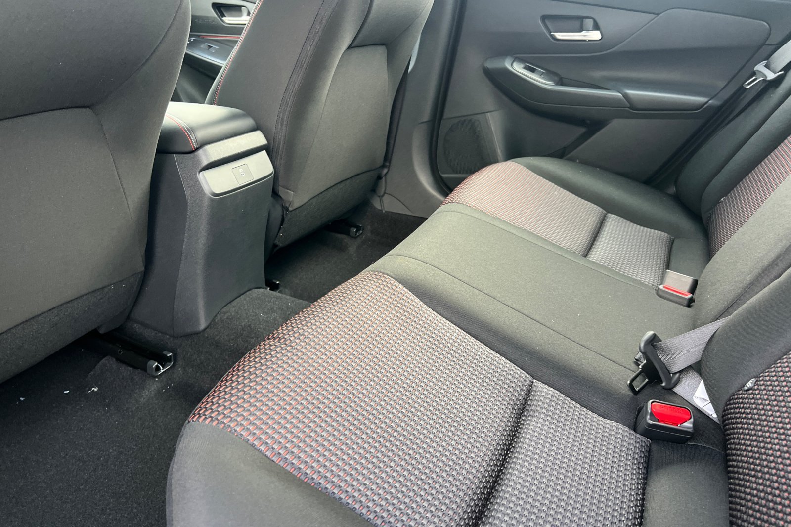 New 2027 Nissan Sentra SR w/ SR All Weather Package FWD image 9