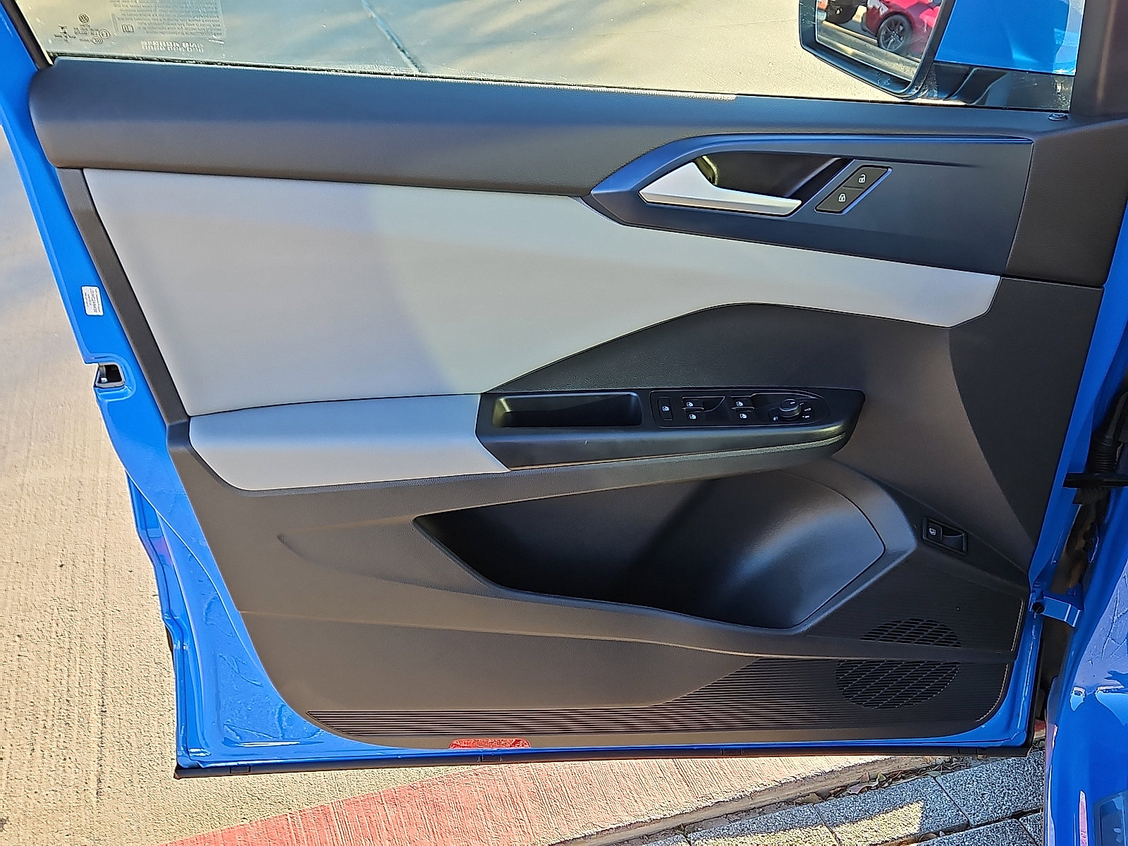 Certified 2022 Volkswagen Taos SE image 10