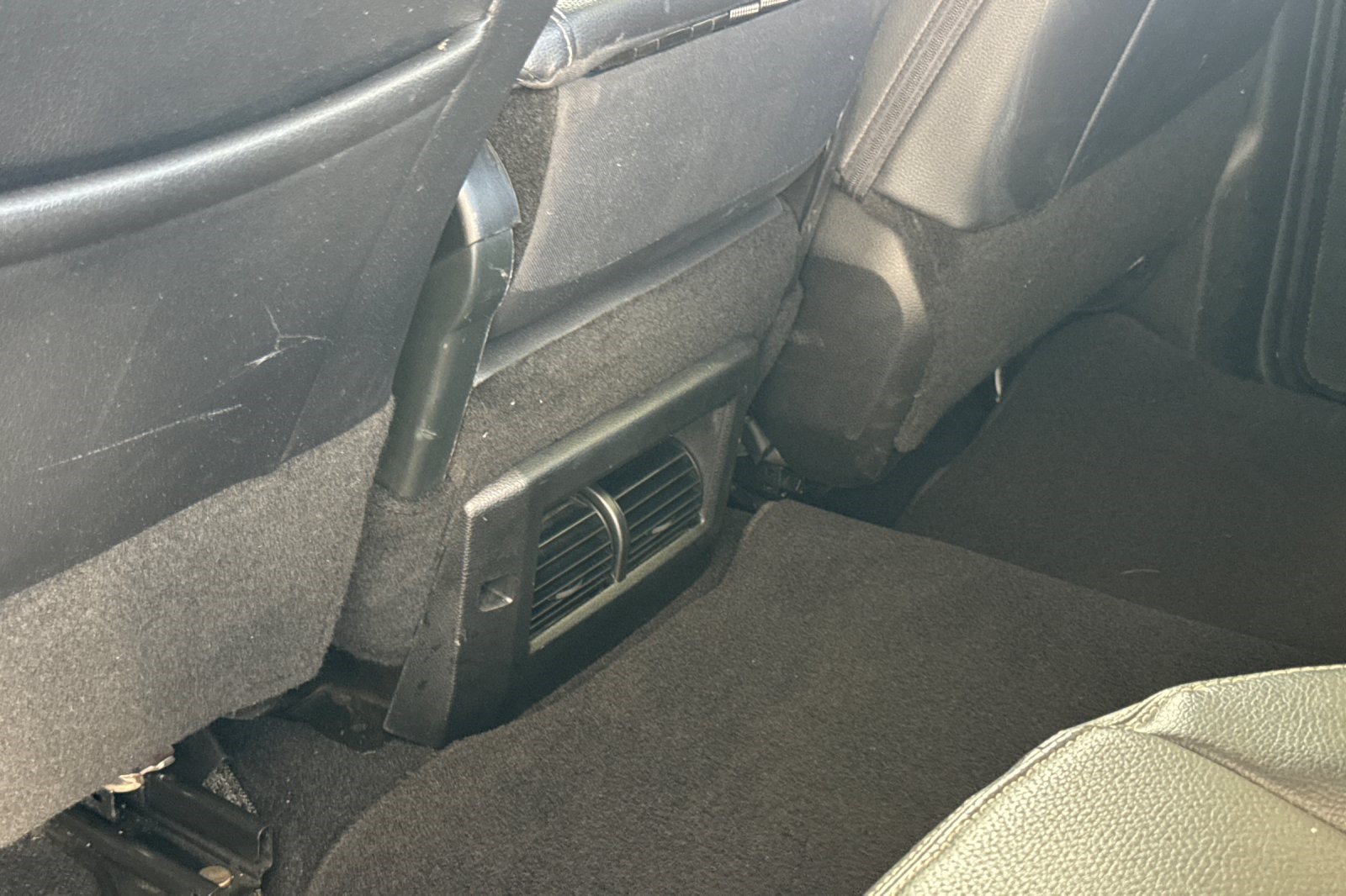 Used 2019 RAM 1500 Laramie AWD/4WD image 16