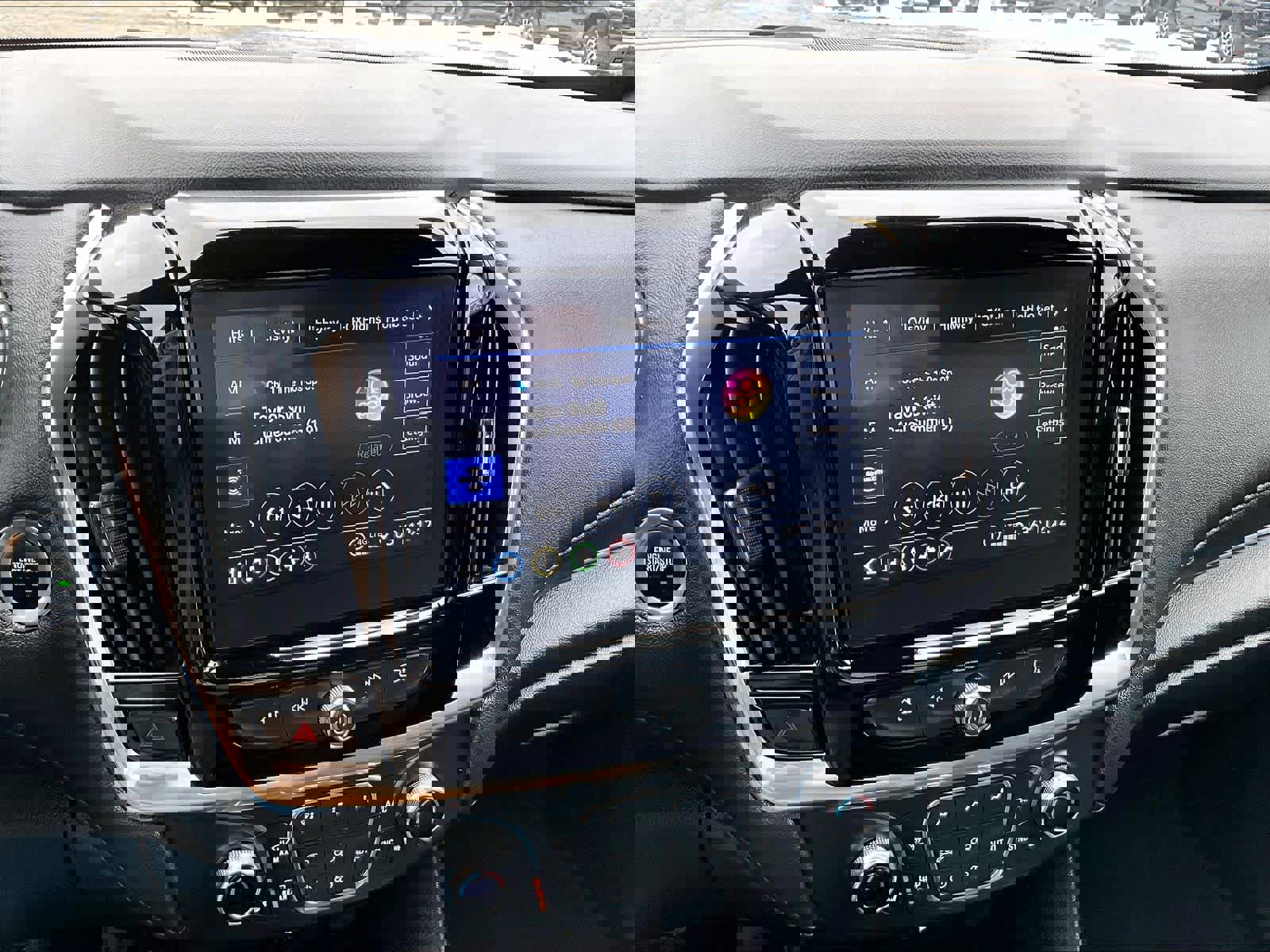 Used 2023 Chevrolet Traverse LT w/ Midnight/Sport Edition image 27