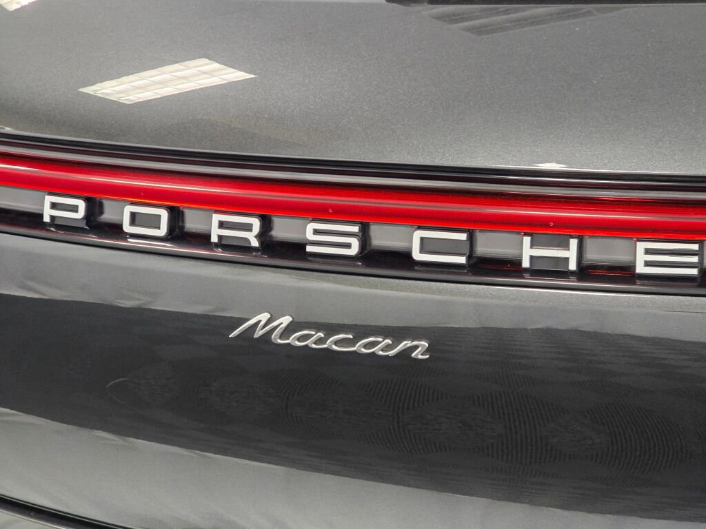 Certified 2024 Porsche Macan image 32
