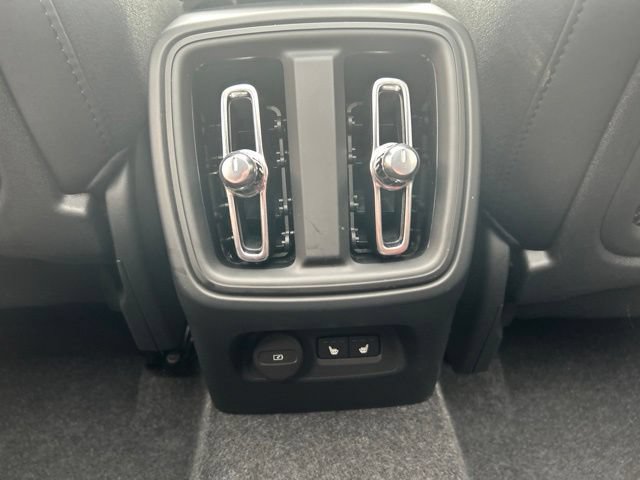 Certified 2025 Volvo XC40 B5 Plus AWD/4WD image 16