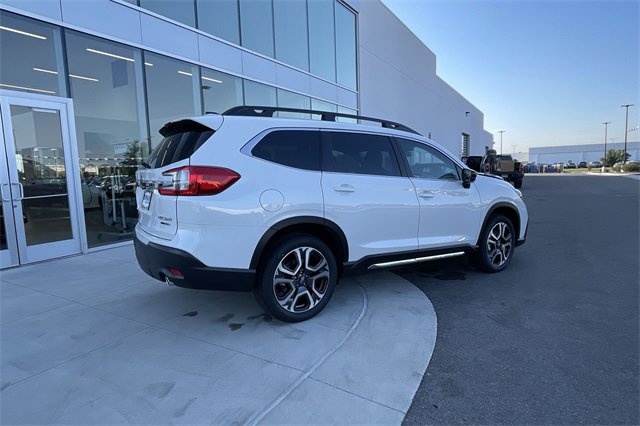 New 2025 Subaru Ascent Limited image 5