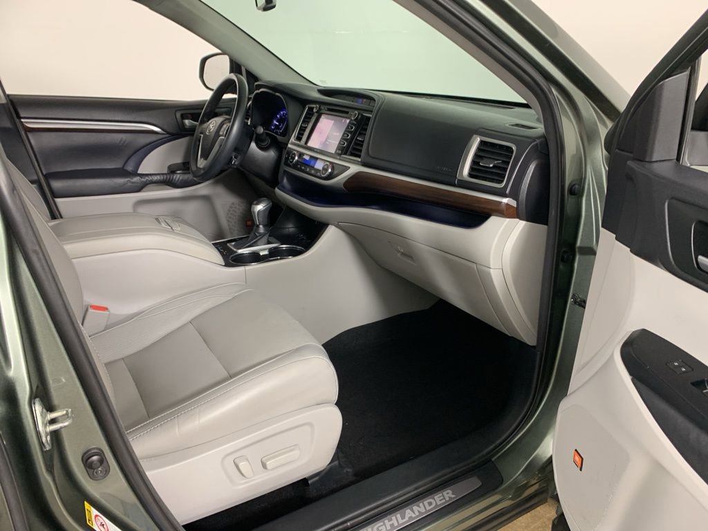 Used 2015 Toyota Highlander Limited image 45