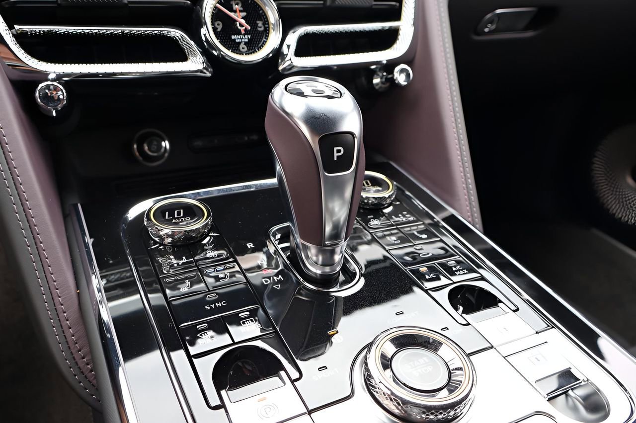 New 2025 Bentley Flying Spur Plug-In Hybrid image 28