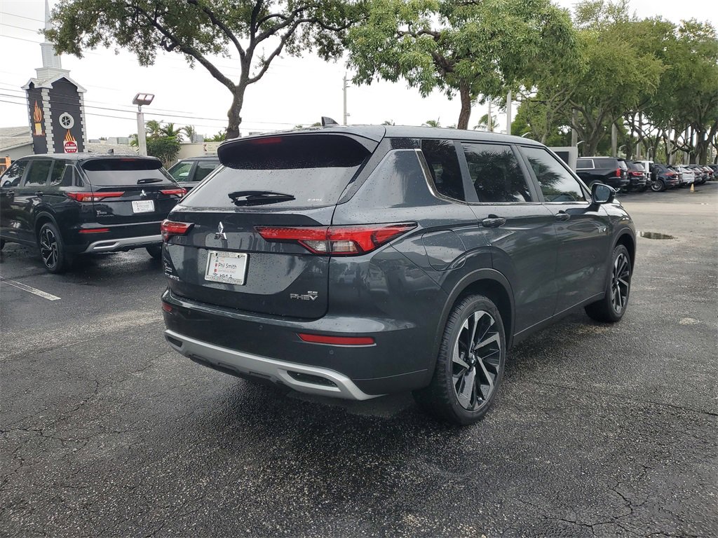 New 2025 Mitsubishi Outlander SE image 4