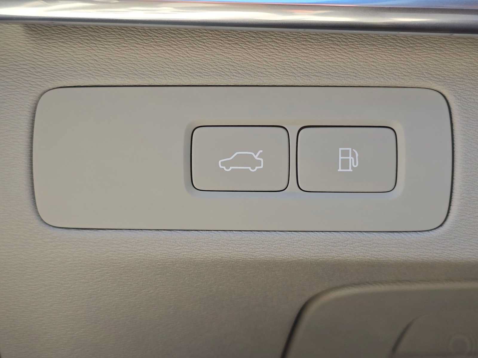 Certified 2023 Volvo XC90 T8 Plus AWD/4WD image 34