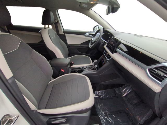 Certified 2025 Volkswagen Taos SE image 22