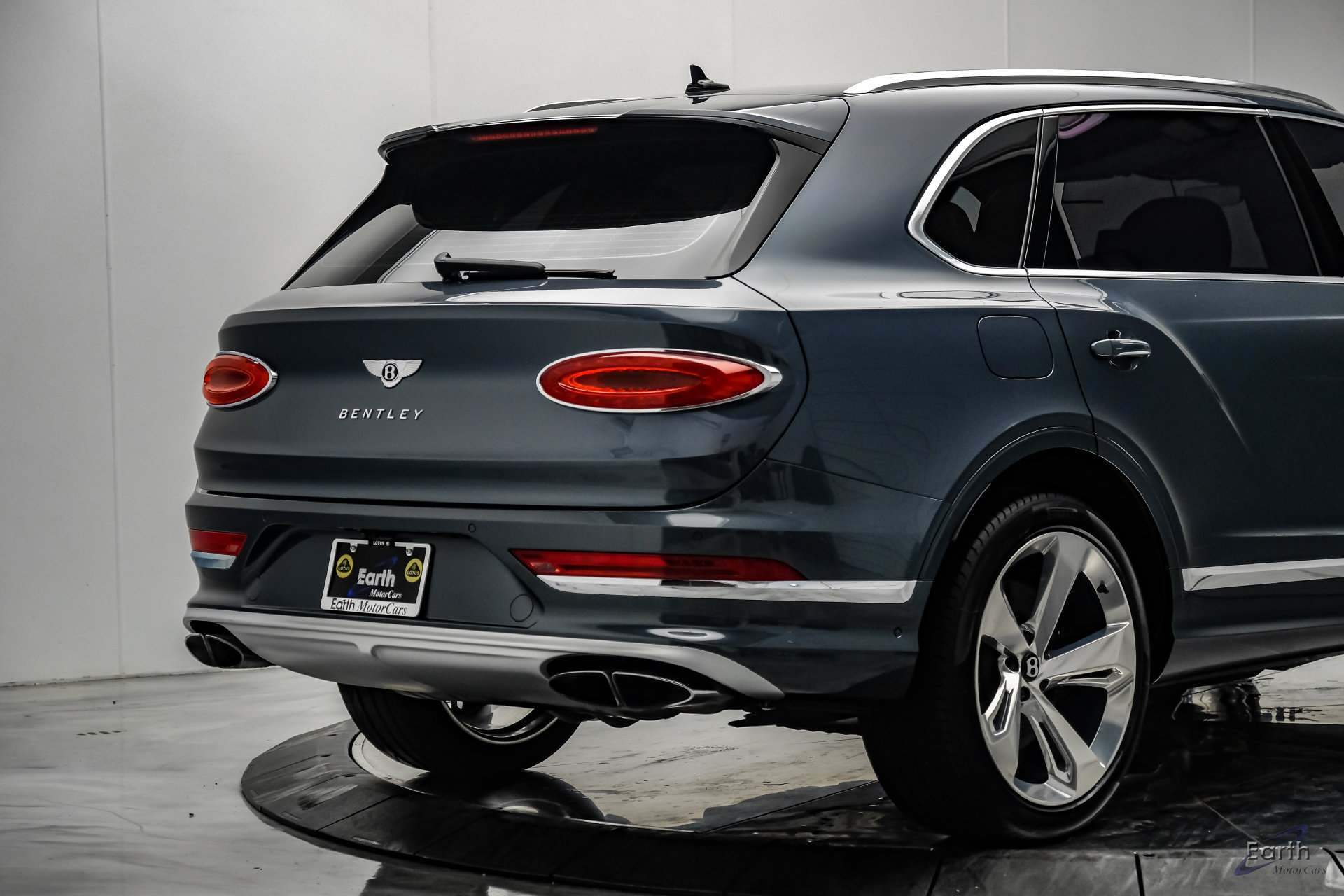 Used 2023 Bentley Bentayga Extended Wheelbase AWD/4WD image 17