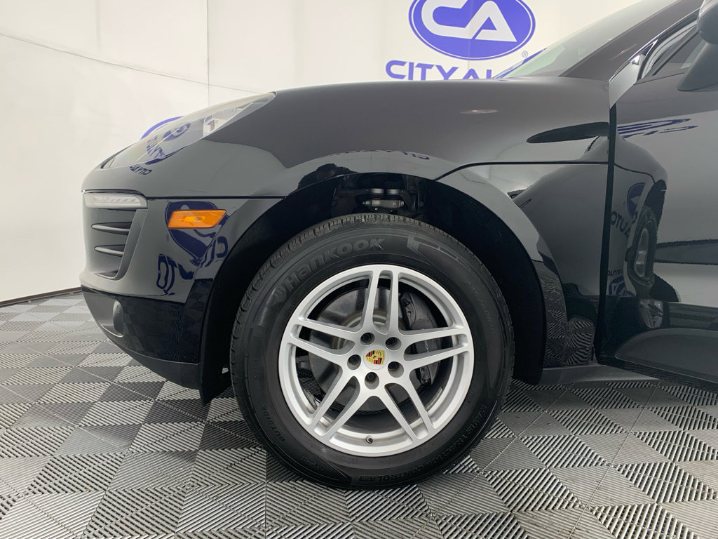 Used 2018 Porsche Macan AWD/4WD image 11