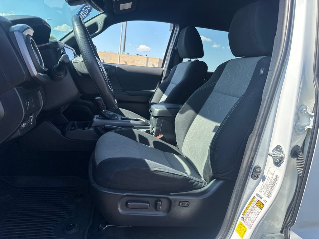 Used 2023 Toyota Tacoma TRD Sport w/ Technology Package AWD/4WD image 15