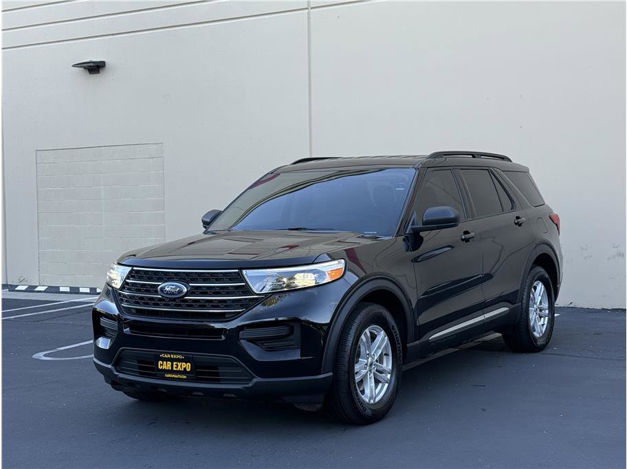Used 2022 Ford Explorer XLT image 3
