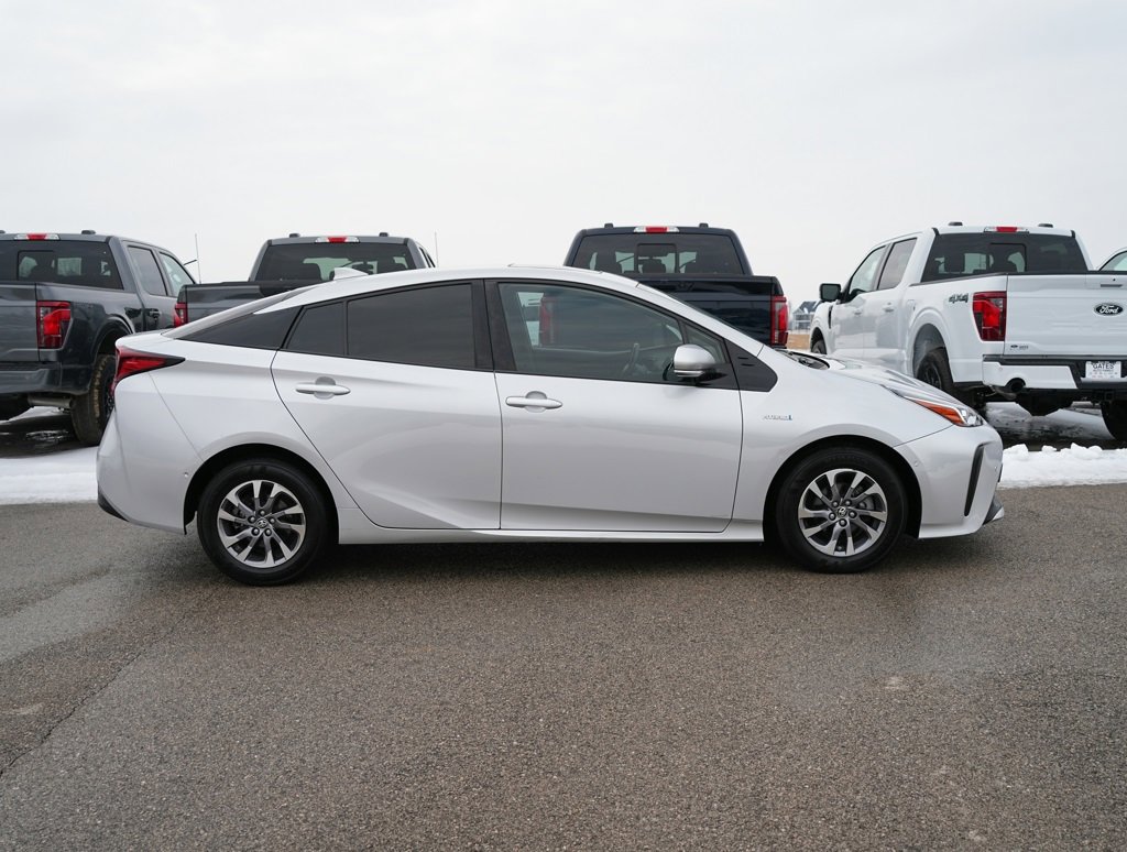 Used 2019 Toyota Prius XLE image 4