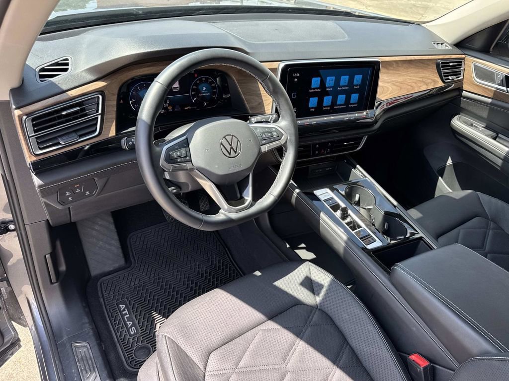 Used 2024 Volkswagen Atlas SE image 37