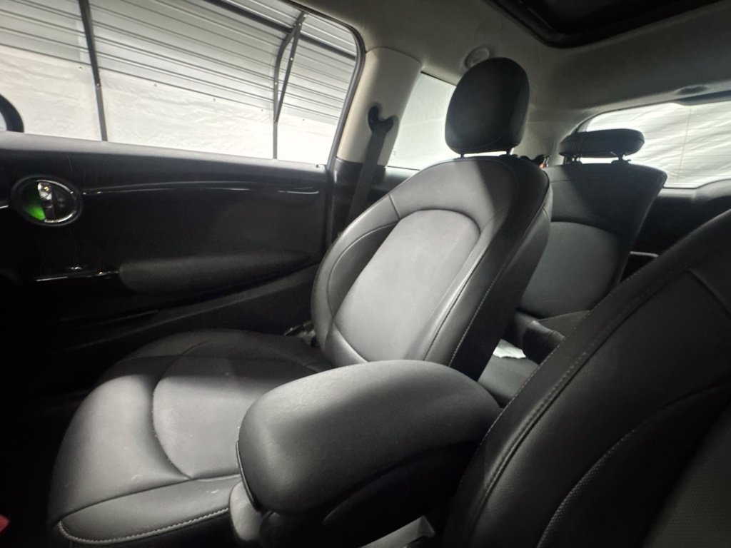 Used 2019 MINI Cooper 2-Door Hardtop w/ Signature Upholstery Package FWD image 11