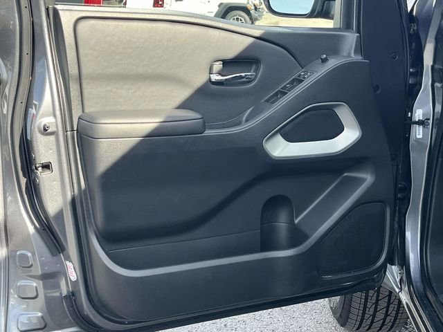 Used 2023 Nissan Frontier SV image 14