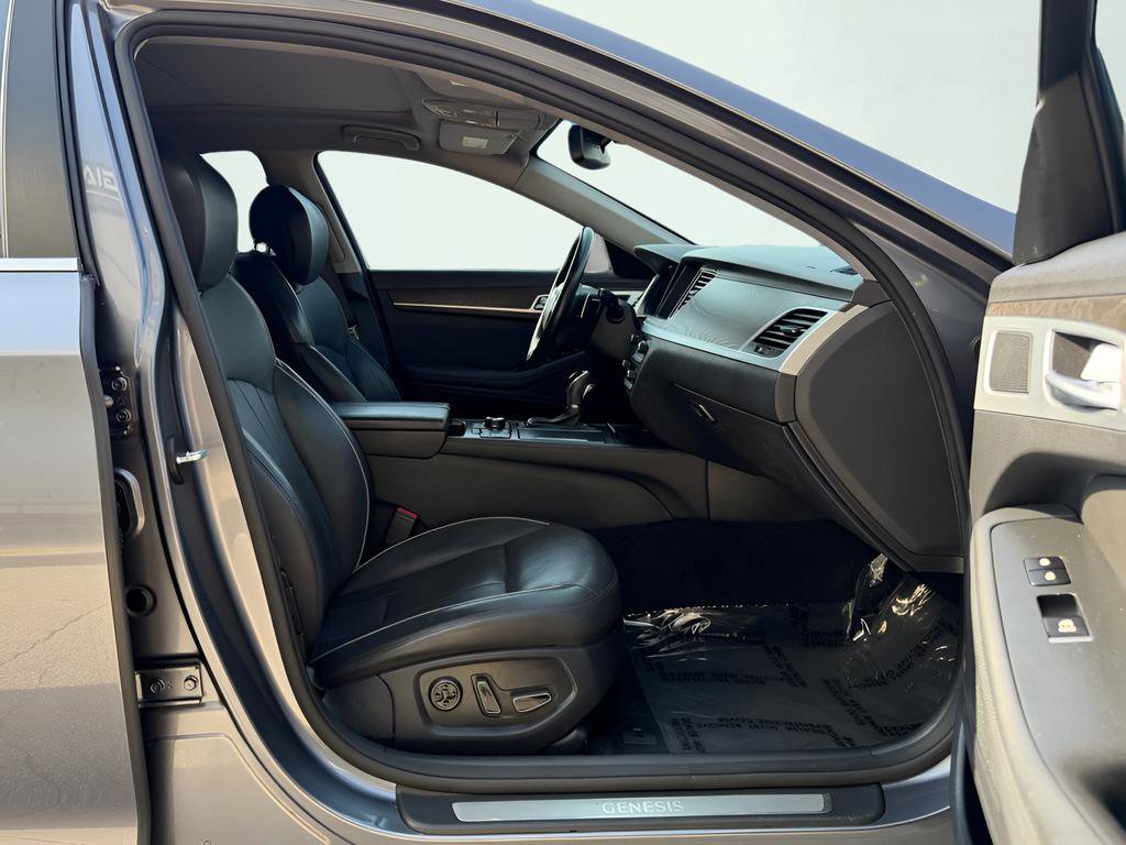 Used 2015 Hyundai Genesis 3.8 w/ Option Group 04 image 29