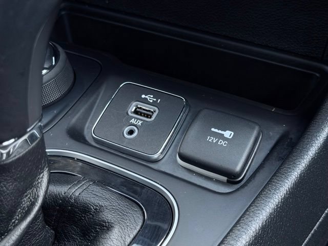 Certified 2023 Jeep Cherokee Altitude Lux w/ Lux Elite Package AWD/4WD image 39