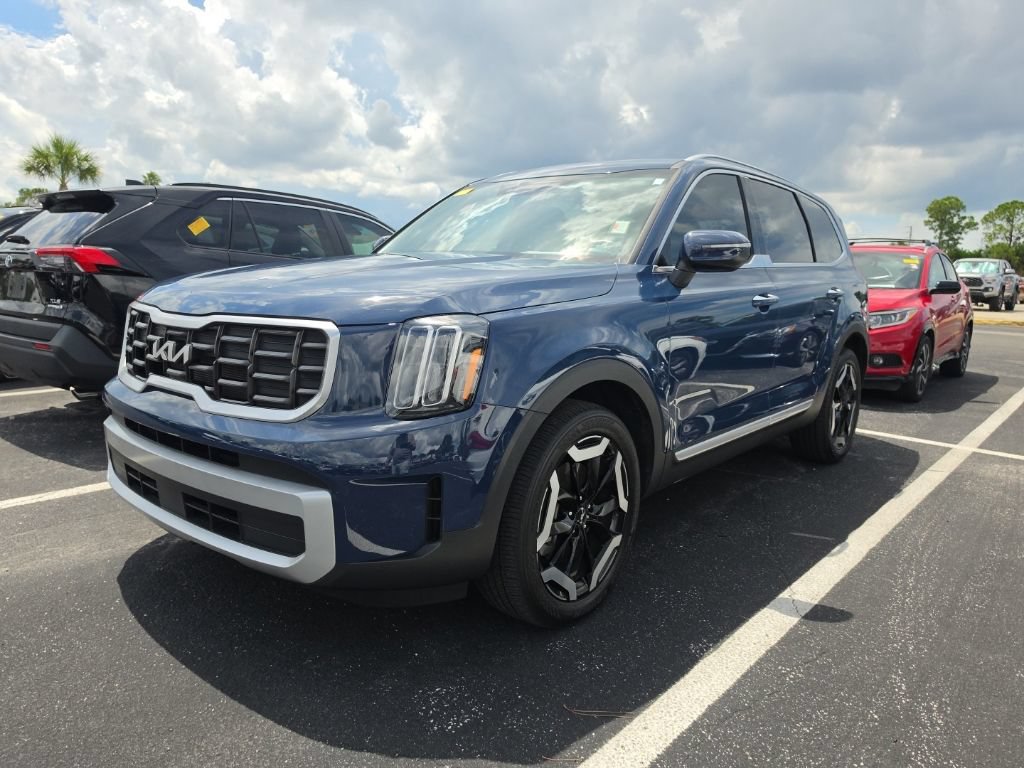Certified 2024 Kia Telluride S w/ S Sunroof Package FWD image 4