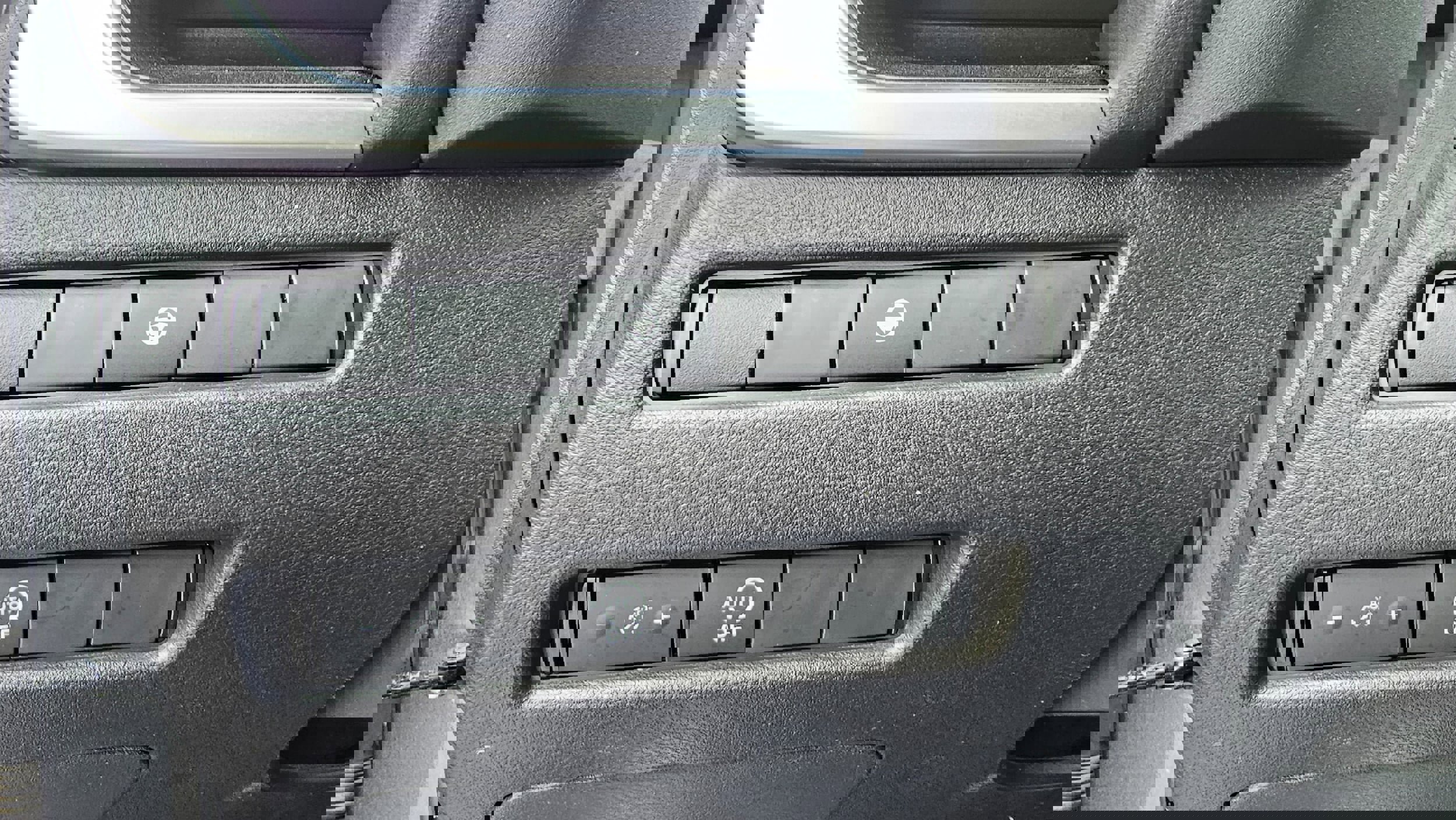 Used 2023 Nissan Rogue SV image 24