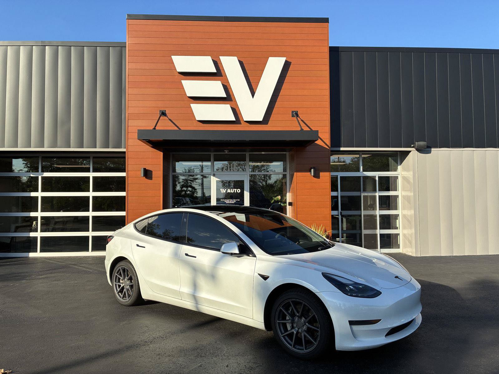 Used 2023 Tesla Model 3 Standard Range RWD image 1