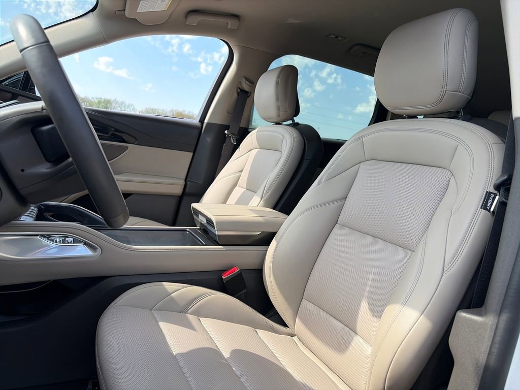 Used 2025 Lincoln Nautilus Premier AWD/4WD image 16