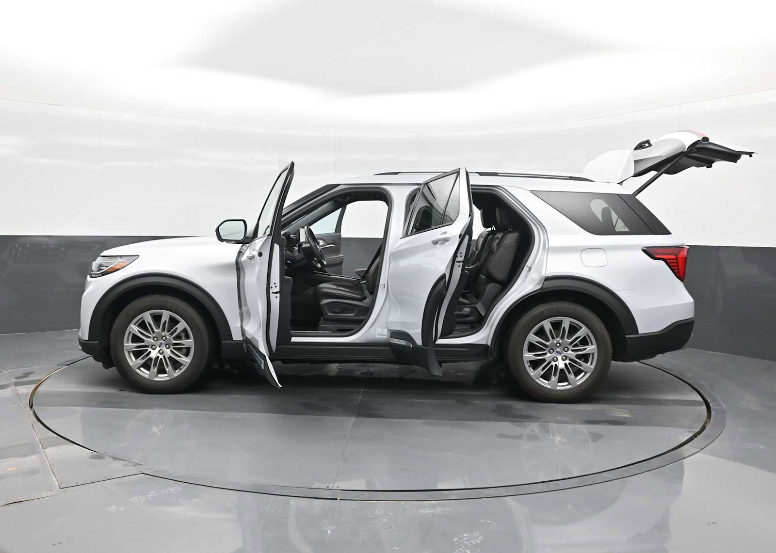 Used 2025 Ford Explorer Platinum image 40