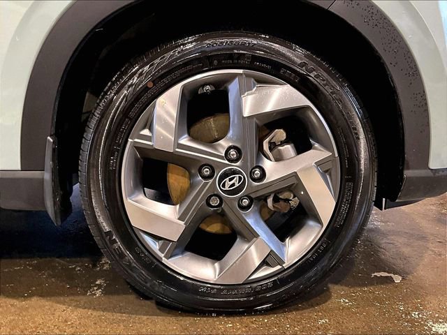 Used 2025 Hyundai Venue SEL image 9