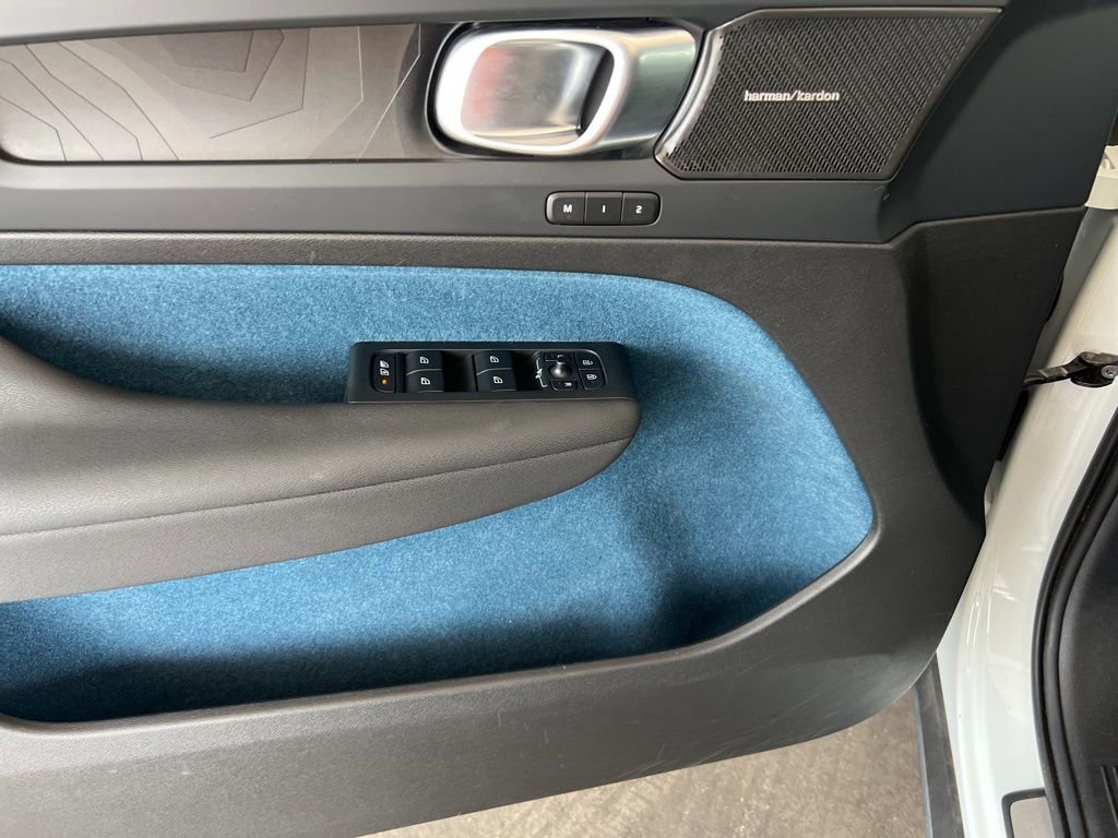 Used 2023 Volvo XC40 Recharge Ultimate w/ Protection Package Premier image 19