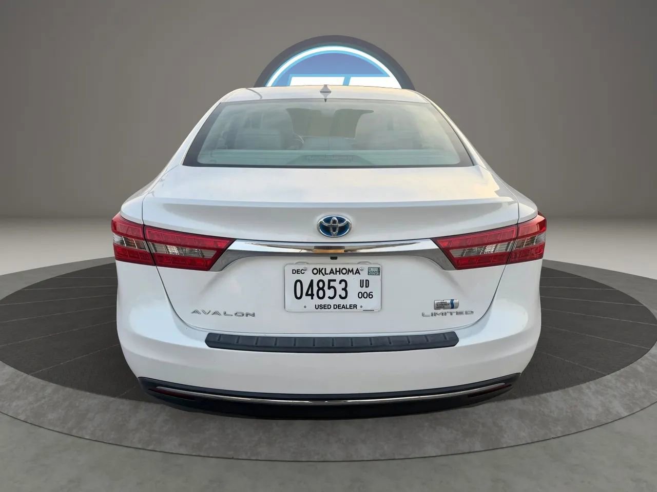 Used 2018 Toyota Avalon Limited FWD image 8