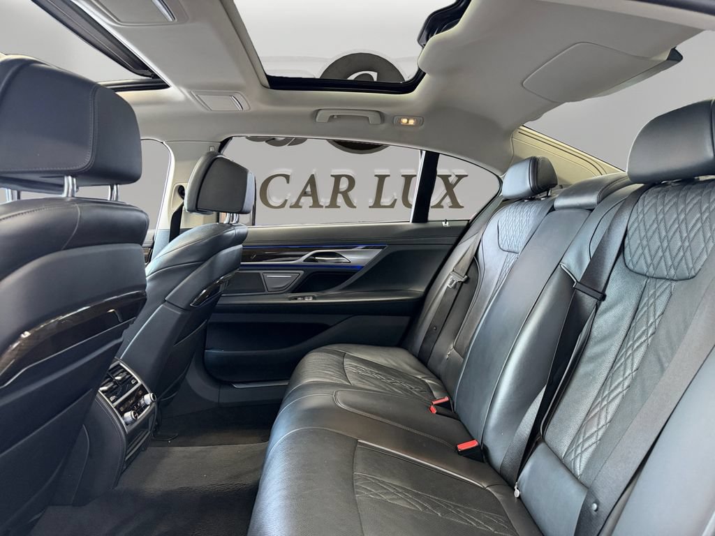 Used 2020 BMW 740i w/ Premium Package RWD image 13
