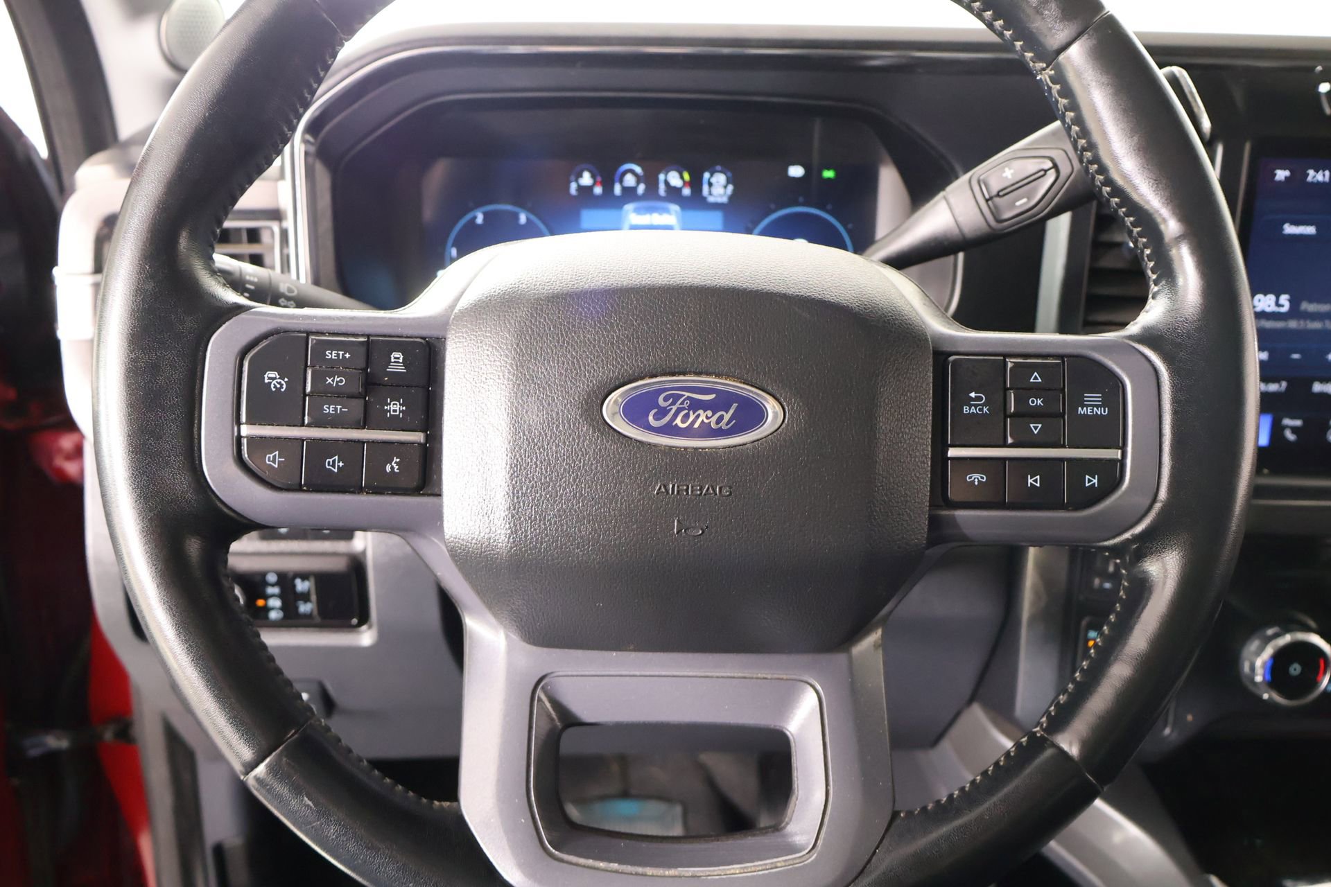 Used 2023 Ford F250 Lariat w/ Lariat Ultimate Package AWD/4WD image 3