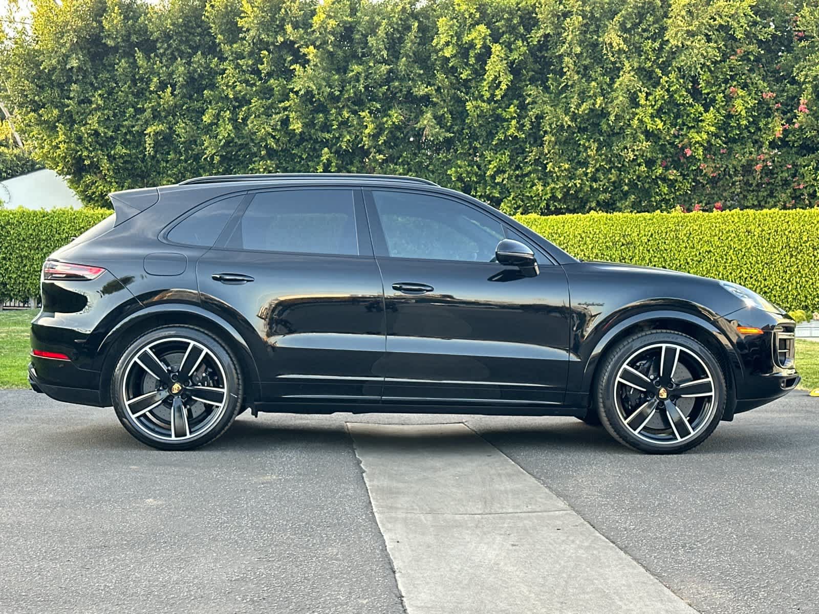Used 2023 Porsche Cayenne Turbo S AWD/4WD image 9