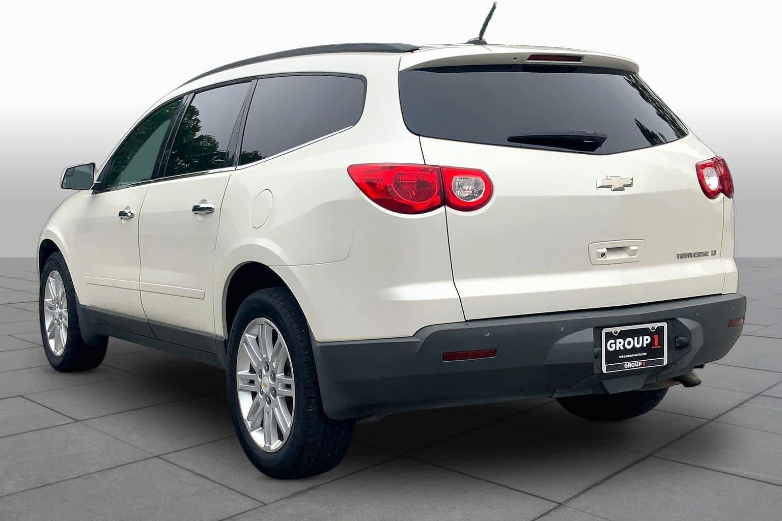 Used 2011 Chevrolet Traverse LT w/ White Premiere Package FWD image 11