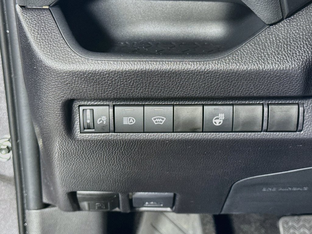 Used 2025 Toyota RAV4 XLE w/ Weather Package AWD/4WD image 19