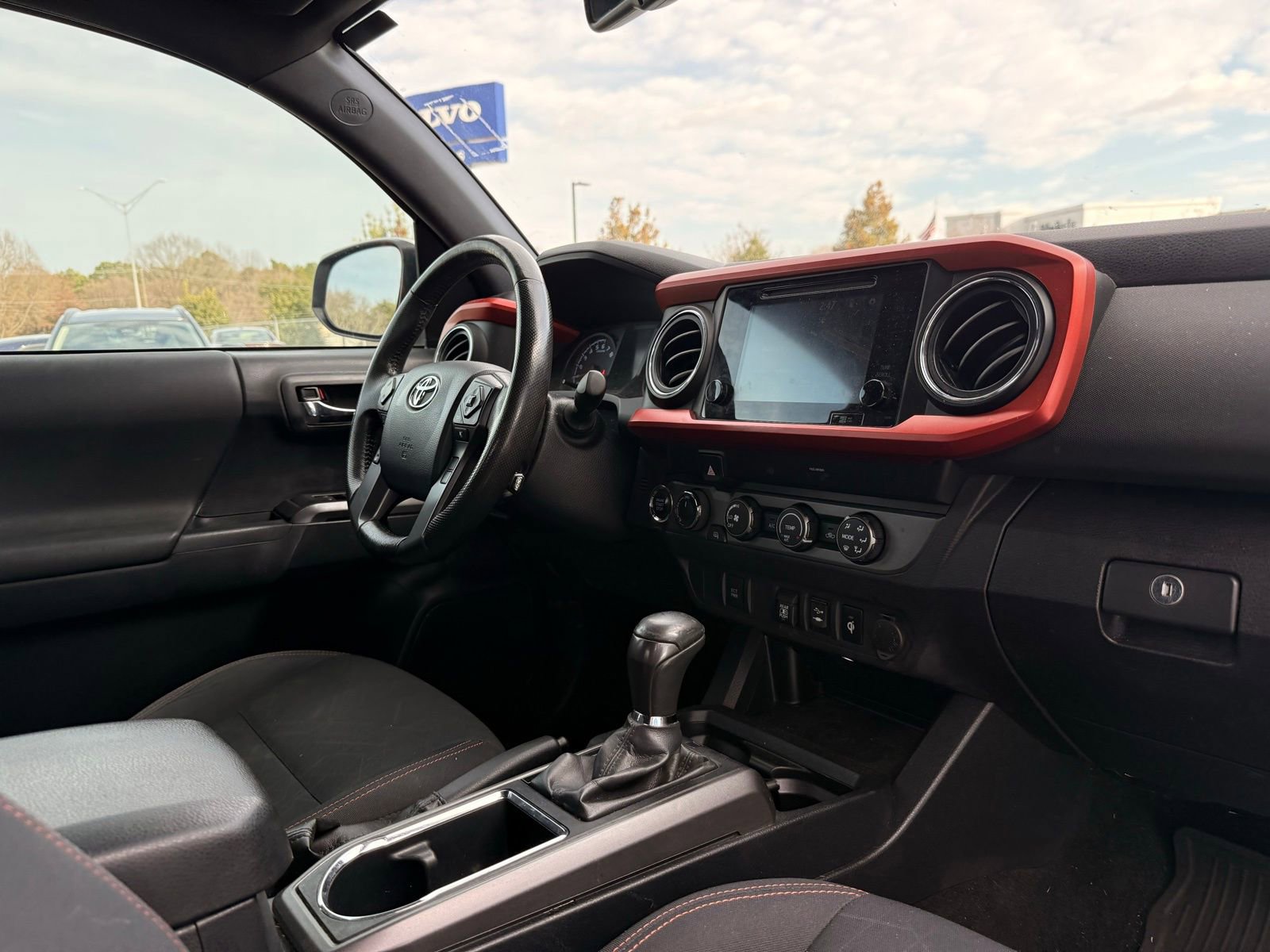 Used 2019 Toyota Tacoma TRD Off-Road image 32